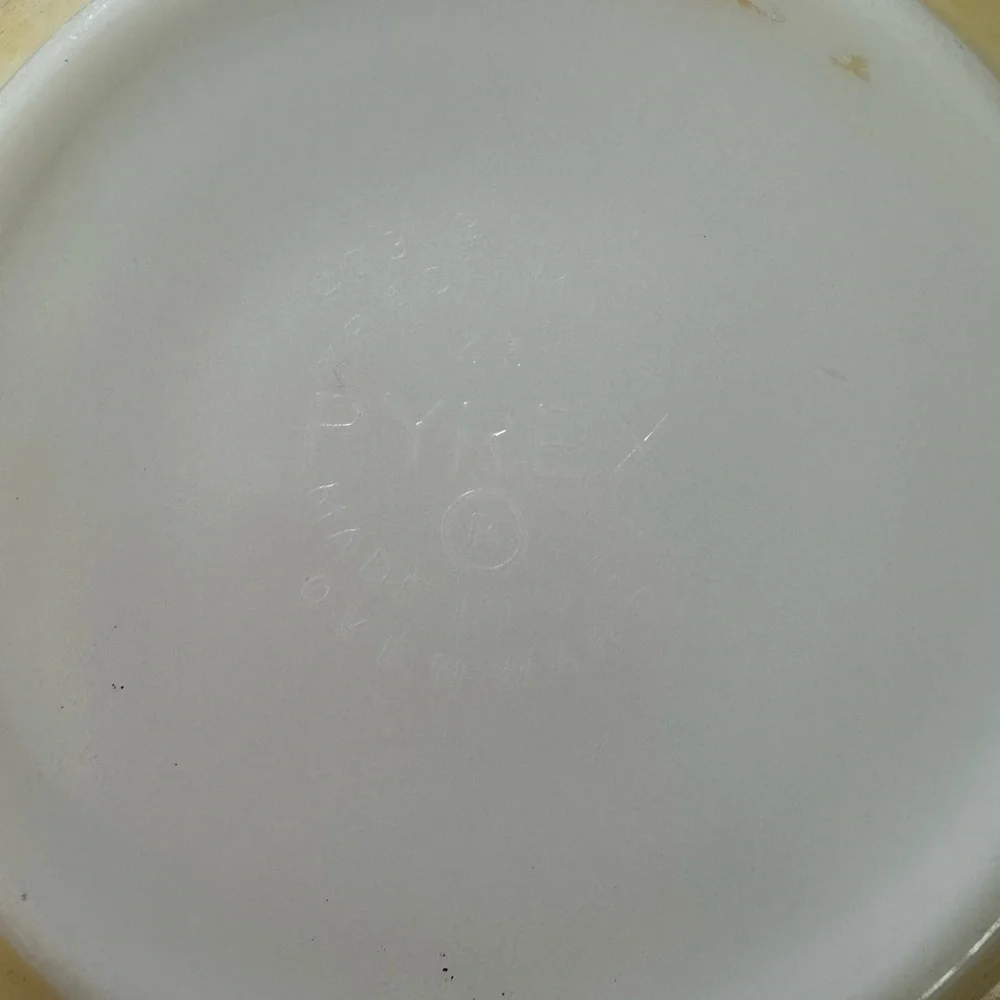 Vintage Pyrex Yellow Mixing Bowl - Picture 6 of 11